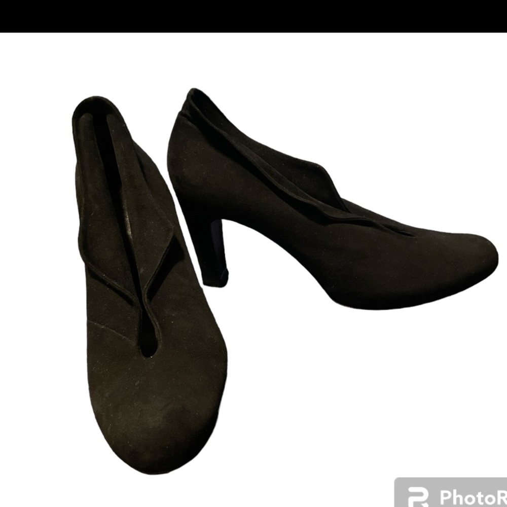 Roberto Del Carlo Vero Cuoio Black Suede Ankle Slit V-Cut  Heels Size 38 1/2